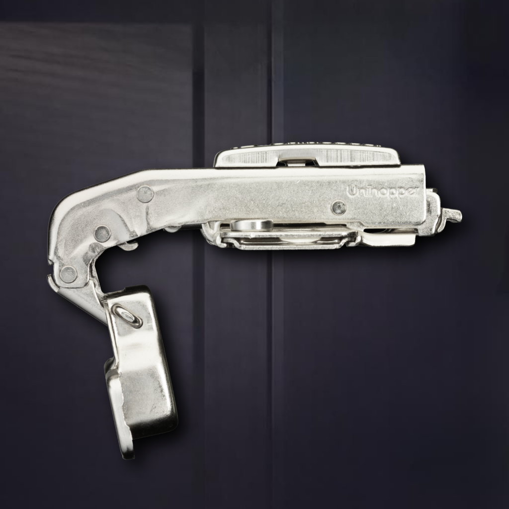 фото Угловая 90° 3D петля UNIHOPPER для фальшпанели с доводчиком, 45мм, с декоративной накладкой