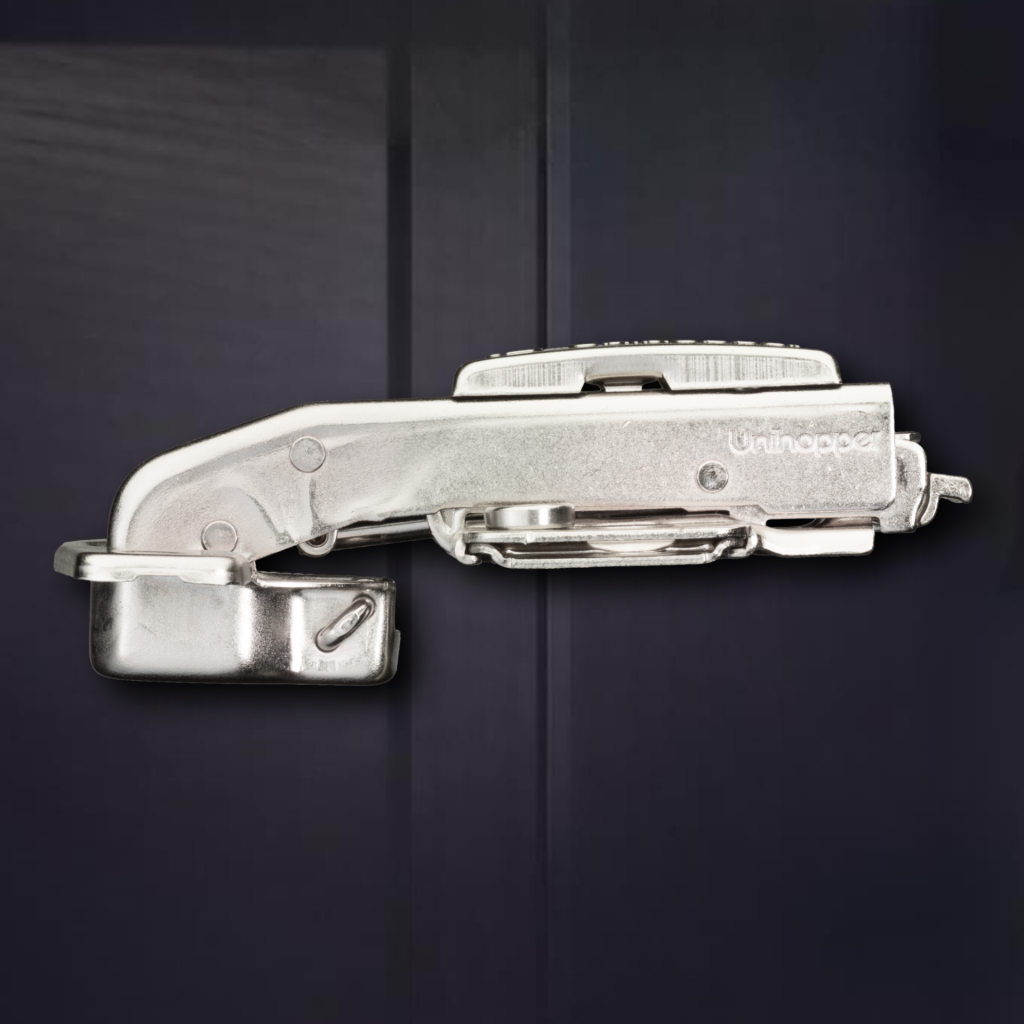 фото Угловая 90° 3D петля UNIHOPPER для фальшпанели с доводчиком, 45мм, с декоративной накладкой