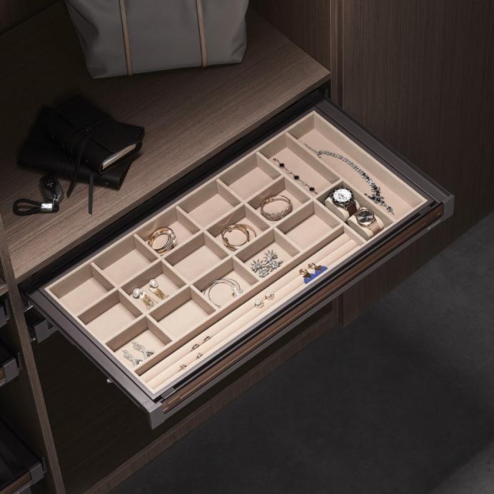 фото Выдвижная полка для аксессуаров со стеклянной панелью Unihopper в базу 800мм, c доводчиком, clip-on,  GLASS NAKA