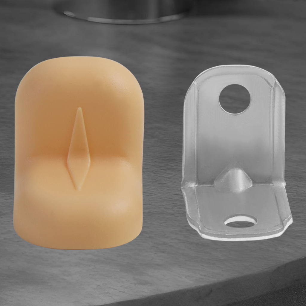 фото Уголок крепежный с пластиковой крышкой, обливной дуб