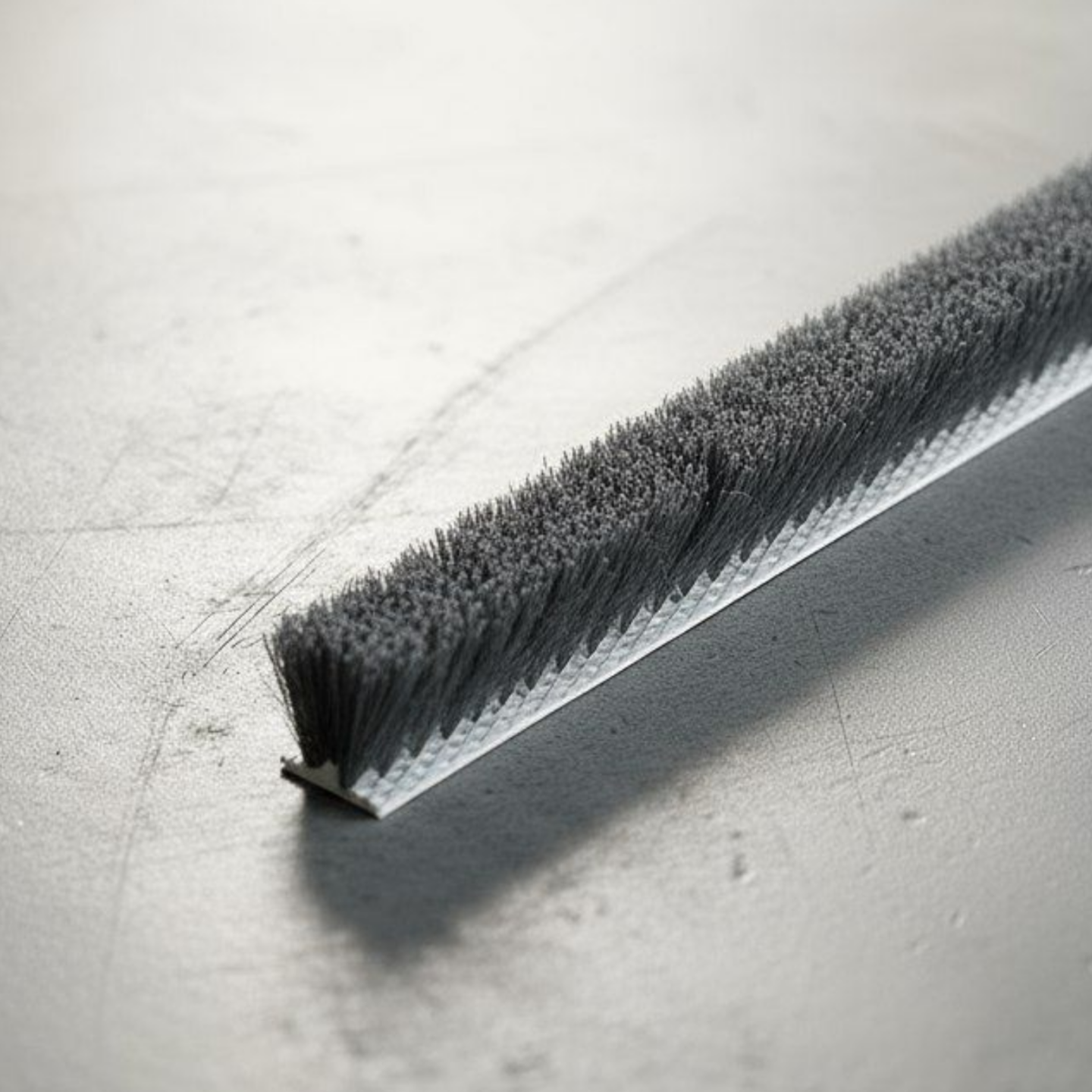 фото Щетка самоклеющаяся т.серая 7х6мм моноколор 4Р