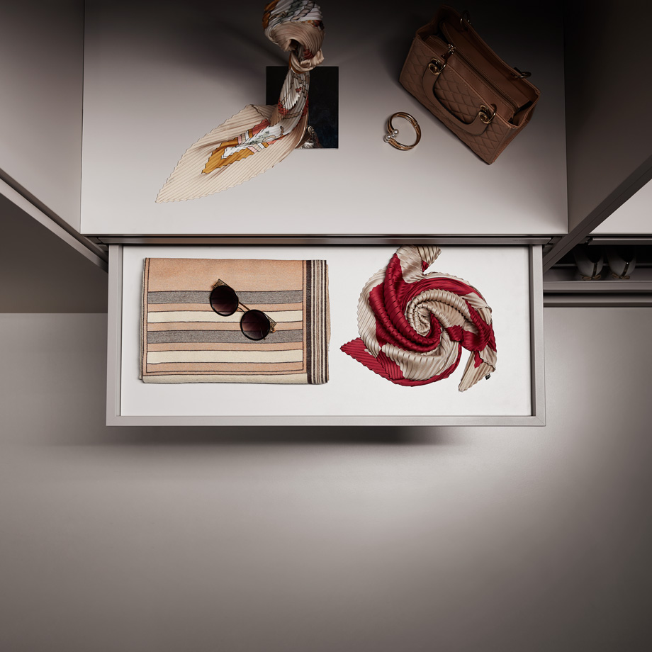 фото Выдвижная полка стальная Unihopper в базу 600мм, c доводчиком, clip-on, COKA