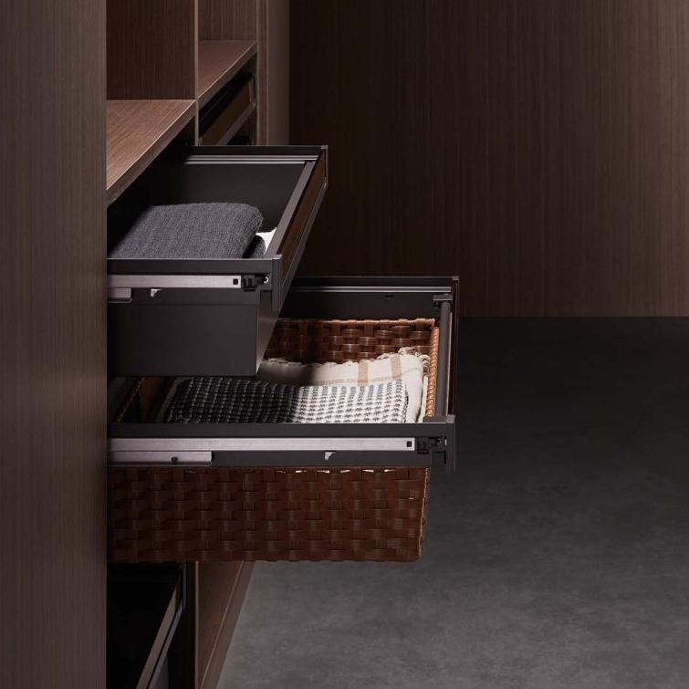 фото Выдвижная корзина из ПВХ ротанга со стеклянной панелью Unihopper в базу 800мм, c доводчиком, clip-on,  GLASS NAKA