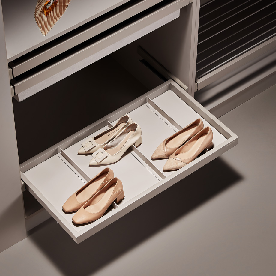 фото Выдвижная полка для обуви стальная Unihopper в базу 600мм, с доводчиком, clip-on, COKA