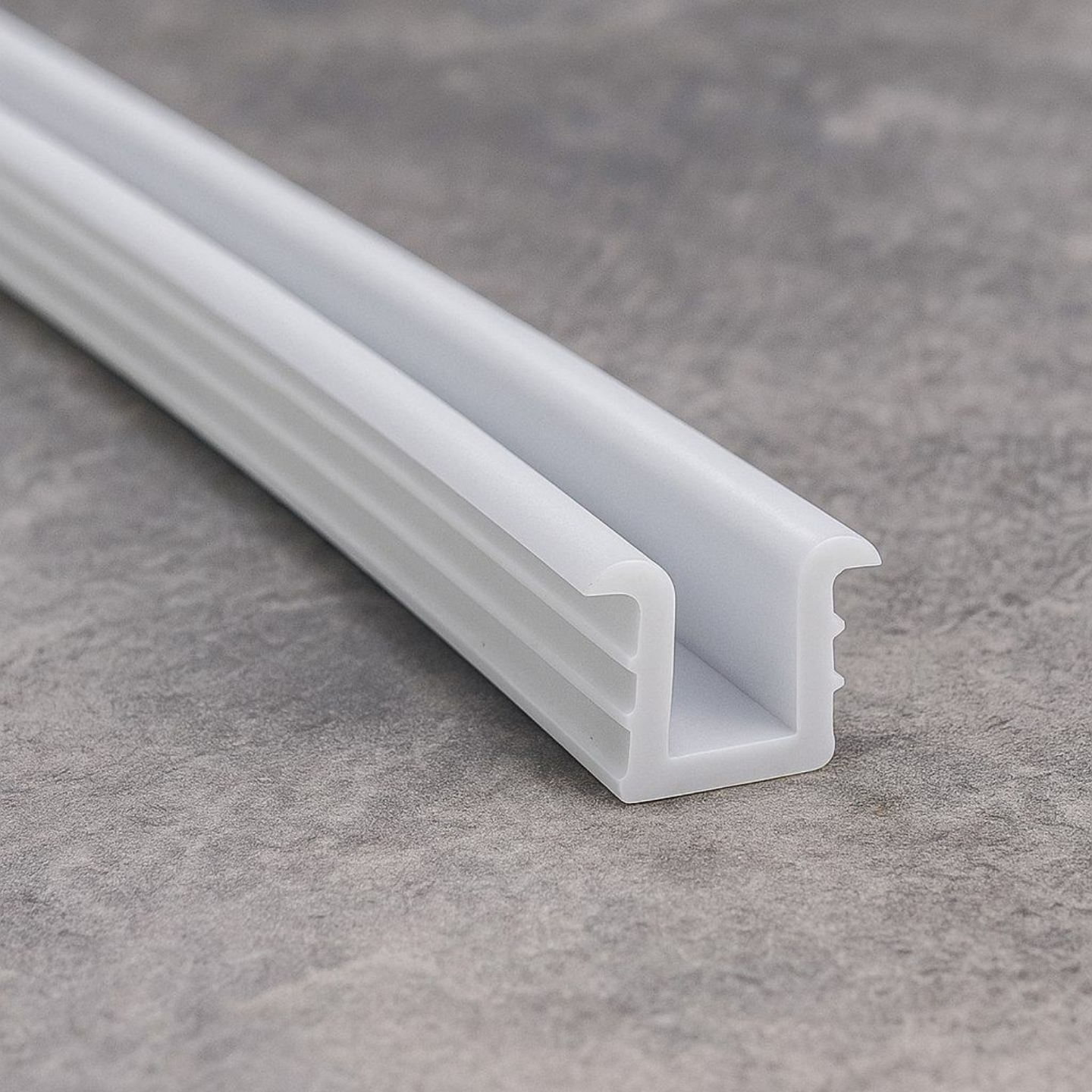 фото PVC 02-3м Направляющая верхняя для MF30,60; SKM 30,60 серая