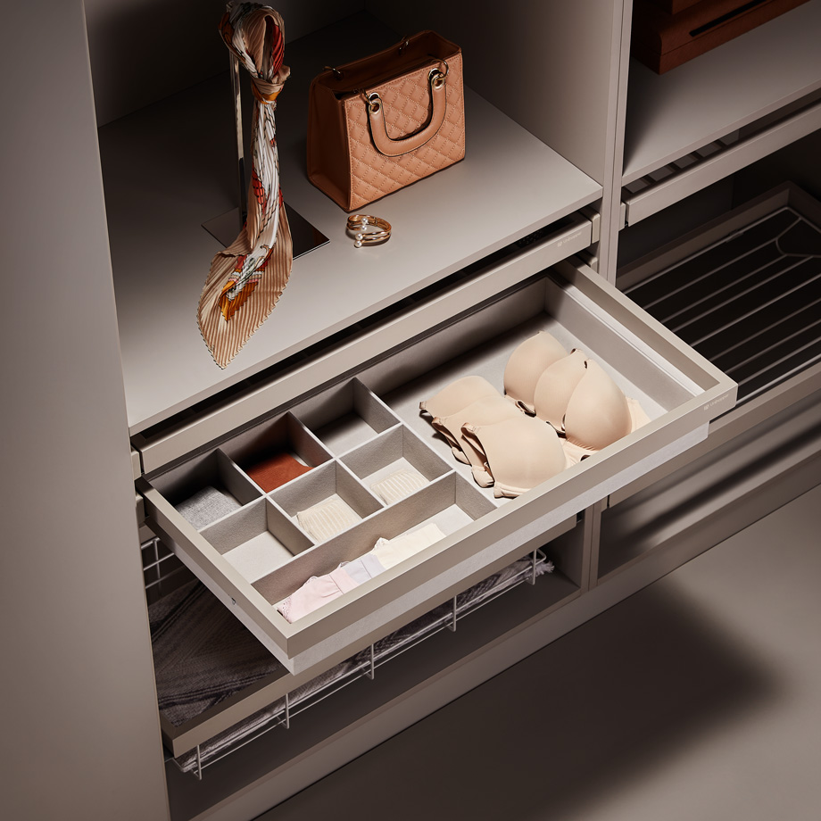 фото Выдвижная полка для белья и аксессуаров Unihopper в базу 600мм, с доводчиком, clip-on, COKA