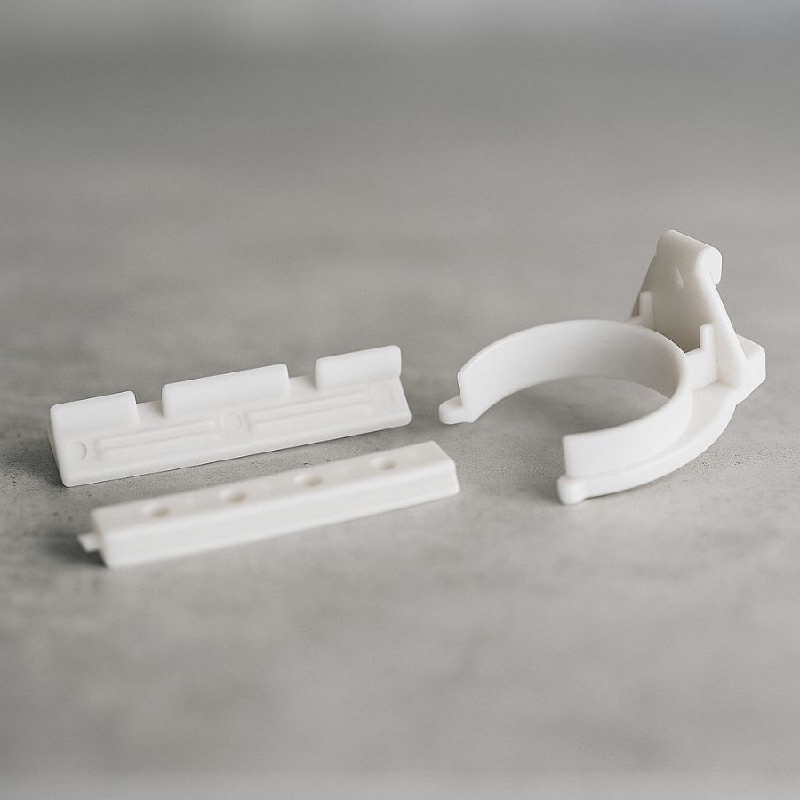 фото Клипса под ДСП белая (для кухонной опоры)