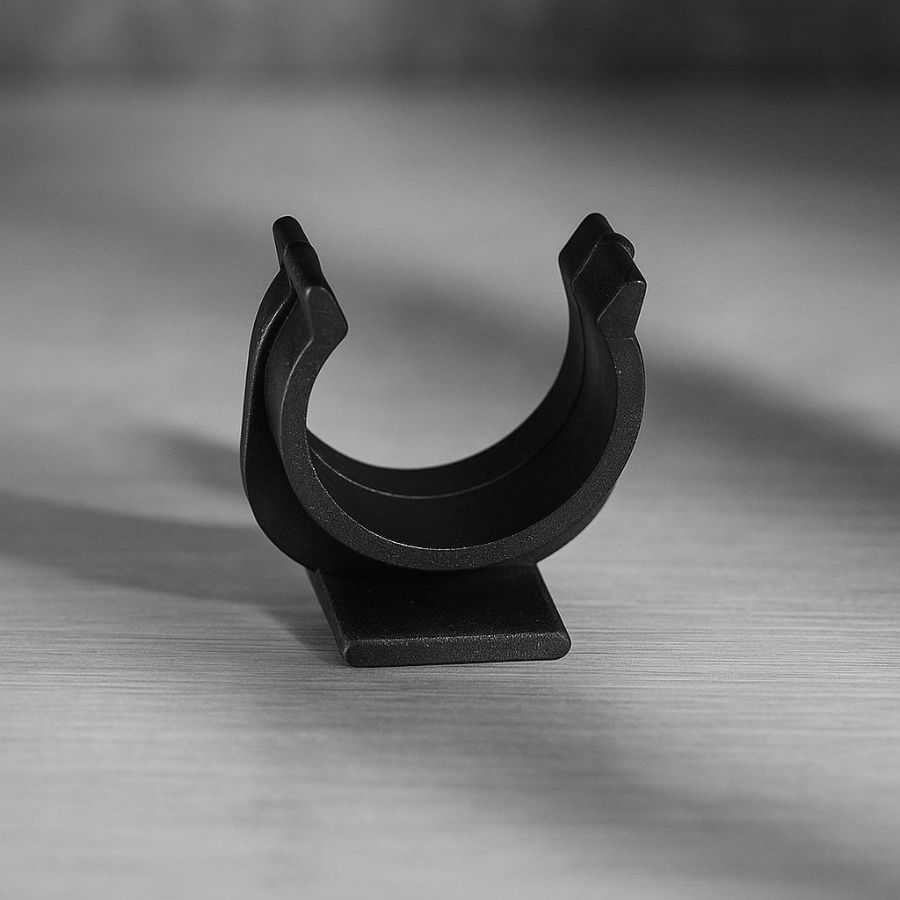 фото Клипса универсальная Ч черная для цоколя