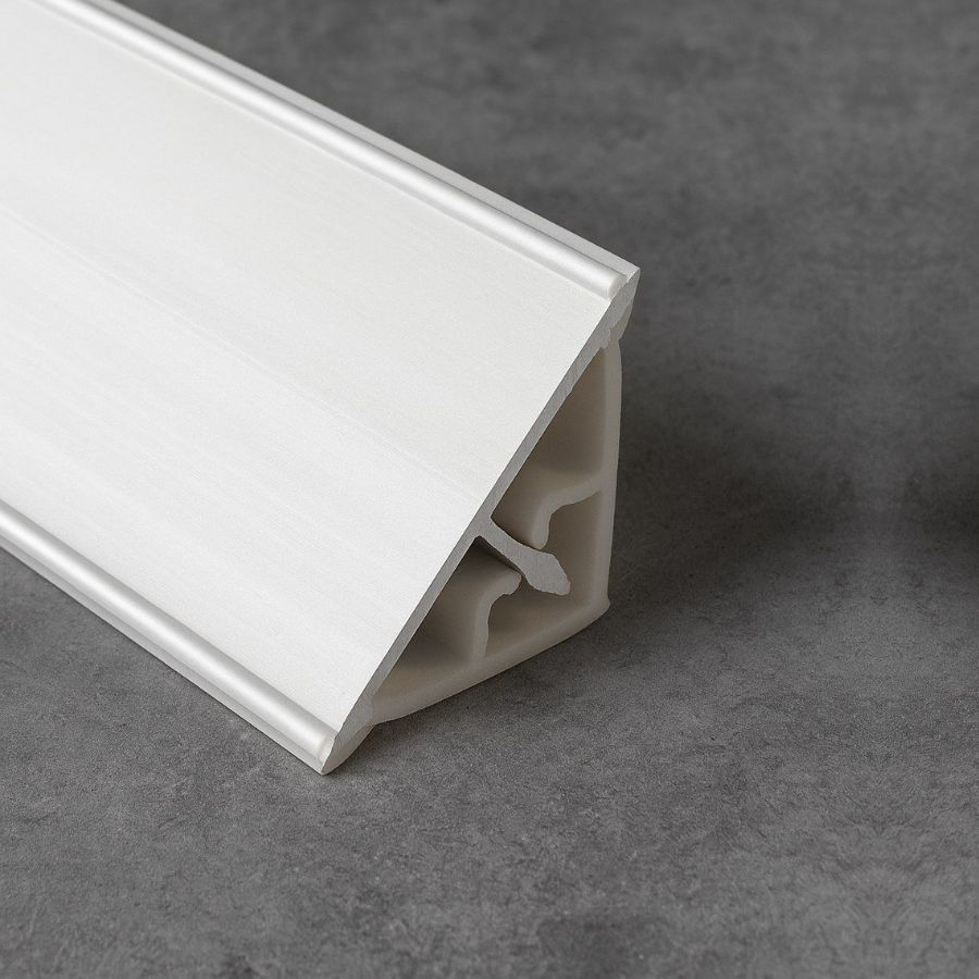 фото Плинтус кухонный алюминиевый белый 3,05м.