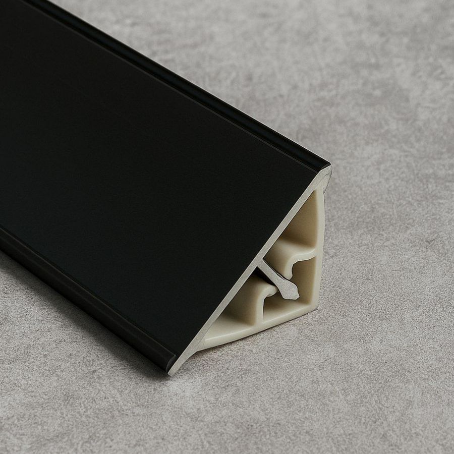 фото Плинтус кухонный алюминиевый черный 3,05м.