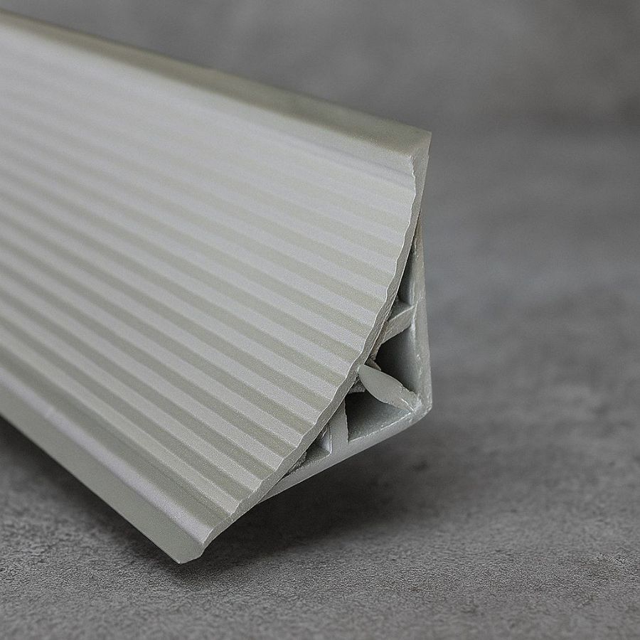 фото Плинтус кухонный рифленый вогнутый алюминиевый 3,05м - тип 2