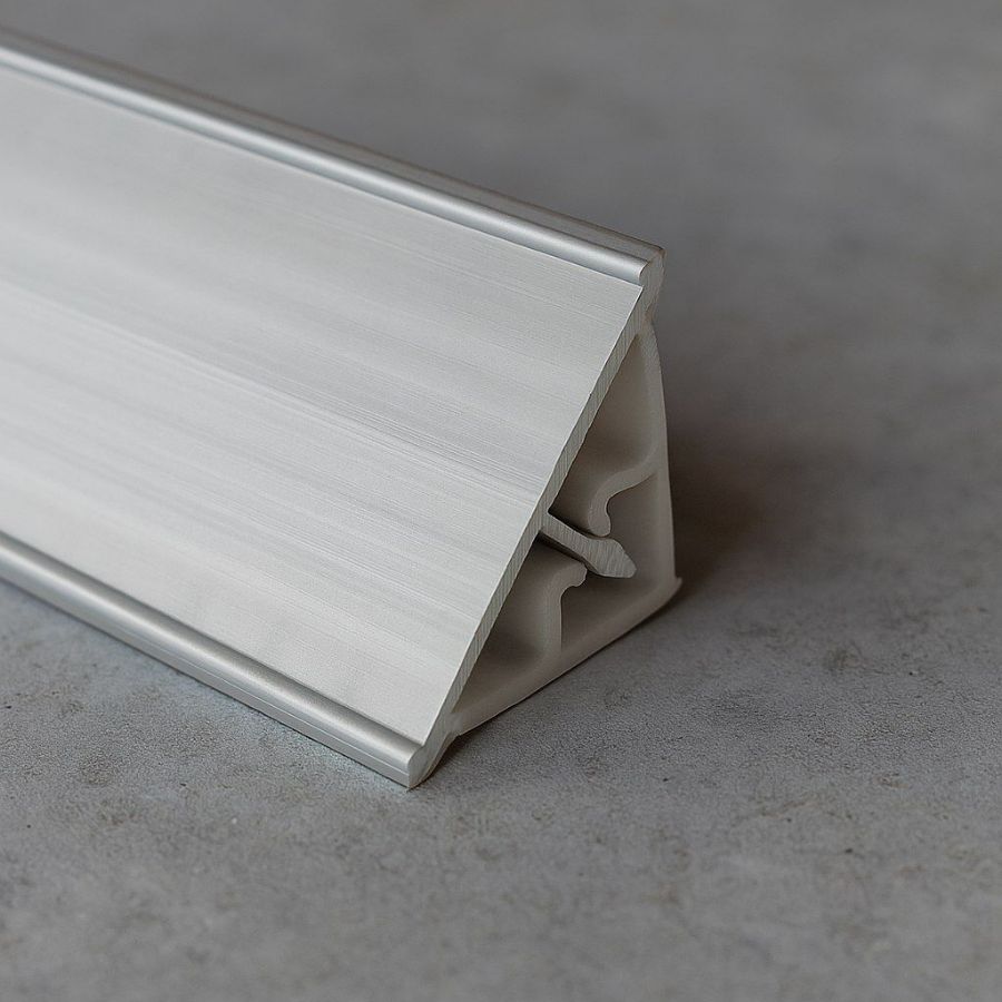 фото Плинтус кухонный алюминиевый 3,05 м.