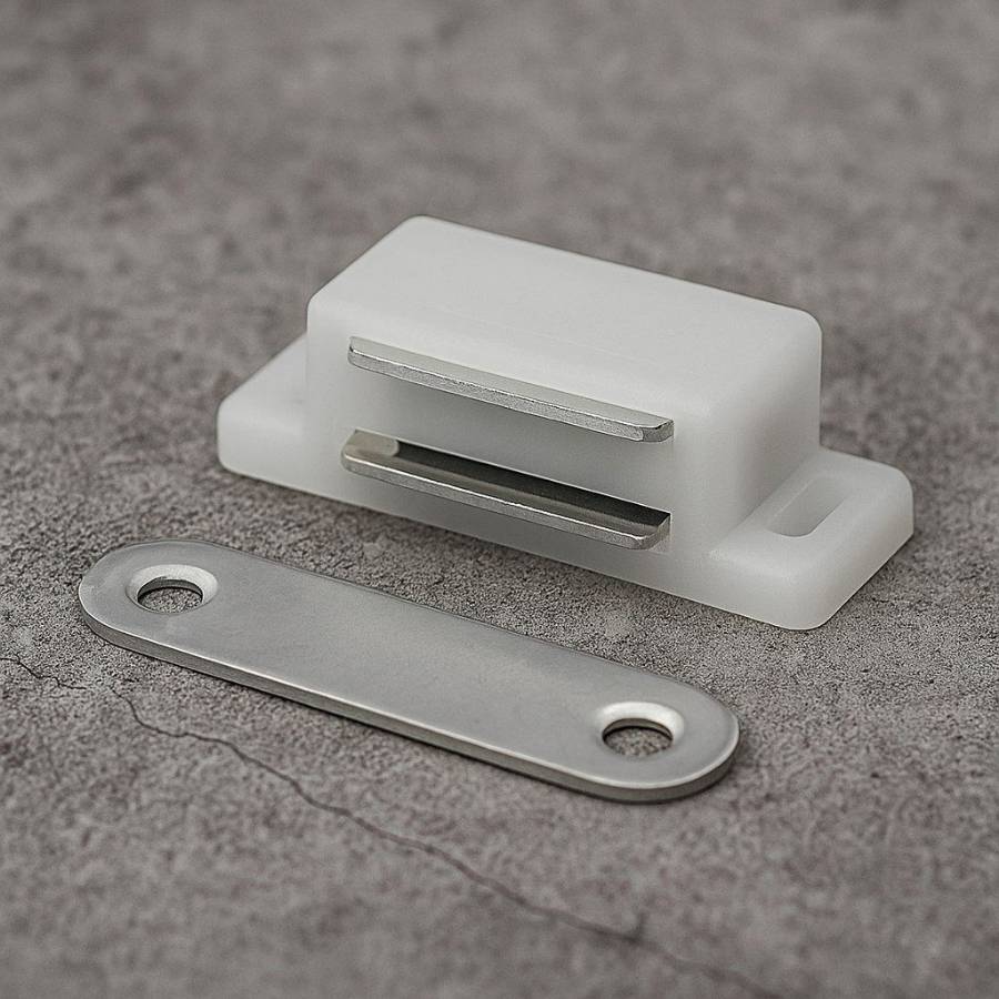 фото  Защёлка магнитная одинарная белая, 2.5 кг, с ответной планкой